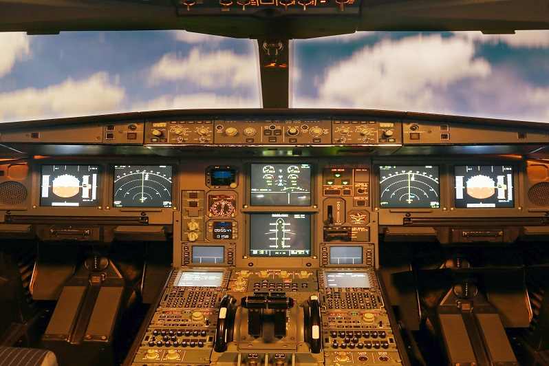 Un bravo professionista deve conoscere alla perfezione le rotte aeree i sistemi di navigazione e avere delle ottime conoscenze in meteorologia