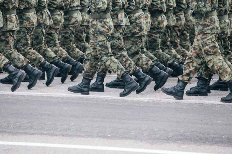 Fino a pochi anni fa potevi diventare pilota nell'accademia militare, ma ora le cose sono cambiate.