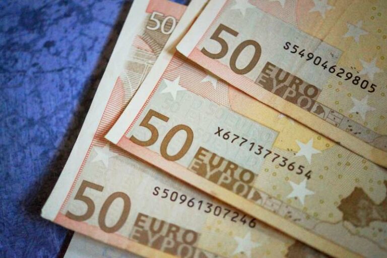 Salario pilota d'aereo: differenze in Italia e all'estero.