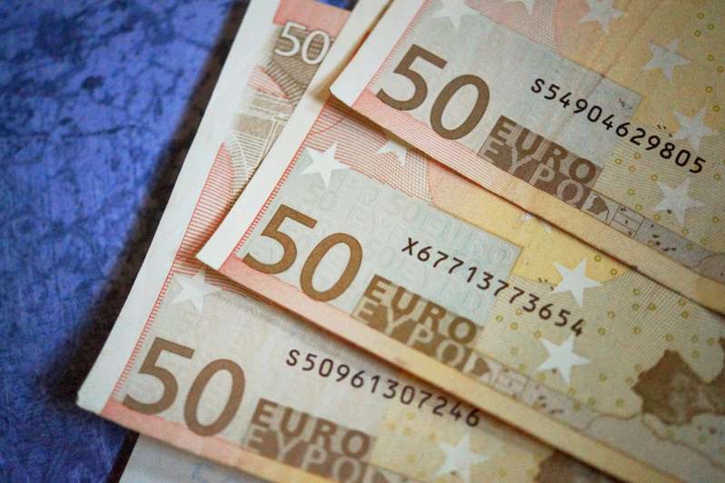 Salario pilota d'aereo: differenze in Italia e all'estero.