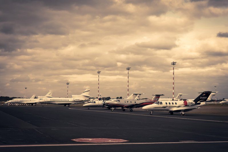 Che cosa si intende per aviazione commerciale?