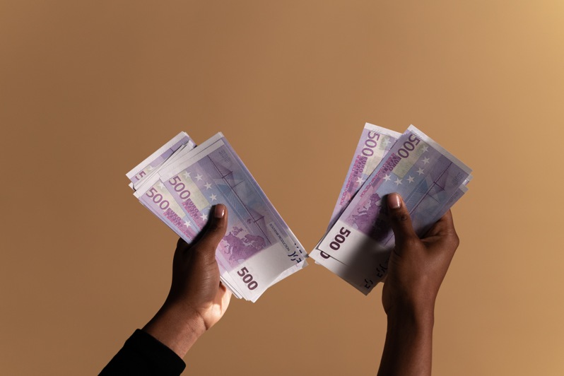 I comandanti riescono a percepire fino a 10.000 euro netti al mese
