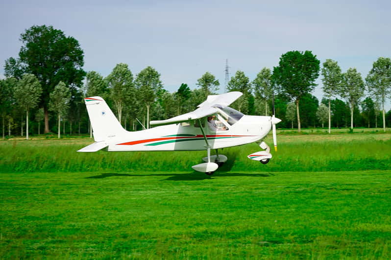 Gli step per pilotare un aereo ultraleggero